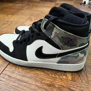 Air Jordan 1 Mid Camo